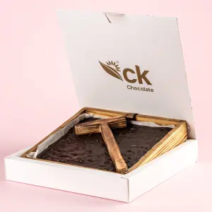 Hammered Dark Chocolate with Pistachio (Beyoğlu Style) 1 kg – Wooden Box