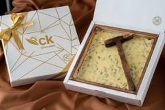 Çekiçli Ahşap Kutu Fildişi Antep Fıstıklı Beyoğlu Çikolata 500 g