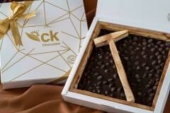 Bitter Çikolatalı Fındıklı Beyoğlu Çikolatası  Çekiçli Ahşap Kutu 500 g