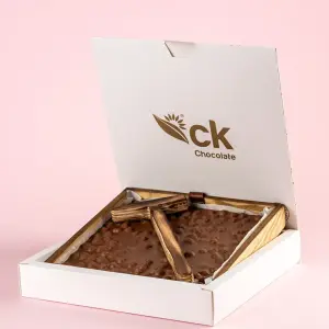 Çekiçli Sütlü Fındıklı Beyoğlu Çikolata 1 kg - Ahşap Kutu