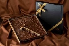 Sütlü Fındıklı Beyoğlu Çikolatası Çekiçli Ahşap Kutu 1000 g