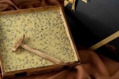 Çekiçli Ahşap Kutu Fildişi Antepli Beyoğlu Çikolata 1000 g