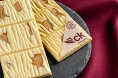 Karamel Bisküvili Beyaz Tablet Çikolata 100 g