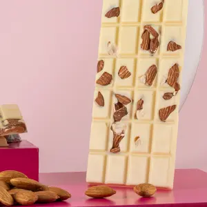 Bademli Beyaz Tablet Çikolata 100g