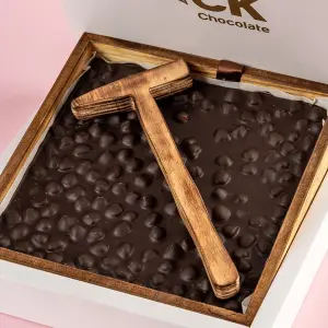 Çekiçli Bitter Fındıklı Beyoğlu Çikolata 1kg - Ahşap Kutu