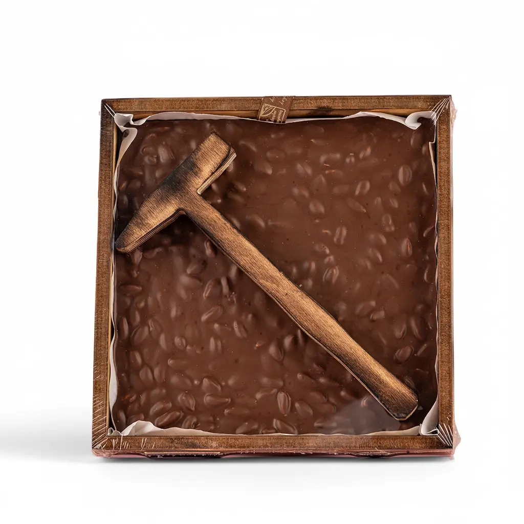 Çekiçli Sütlü Antep Fıstıklı Beyoğlu Çikolata 1kg -  Ahşap Kutu