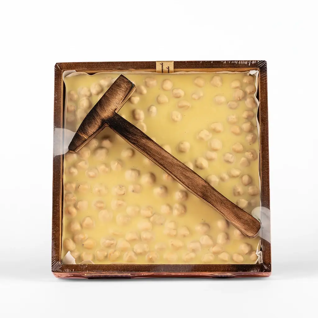 Çekiçli Fildişi Fındıklı Beyoğlu Çikolata 1kg - Ahşap Kutu