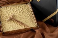 Çekiçli Ahşap Kutu Fildişi Fındıklı Beyoğlu Çikolata 1000 g